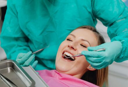 Best Dental Studios in Dubai for Cosmetic Dentistry Services (2025): Full Comparison of Jumeirah, Business Bay & Premium Dental Clinics