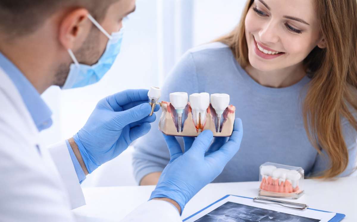 How Long Do Dental Implants Last? Lifespan, Success Rate & Maintenance 2 dental implant success rate